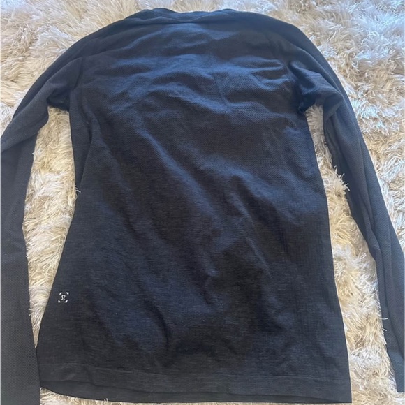 Men's Lululemon Long Sleeve Shirt - Picture 3 of 5